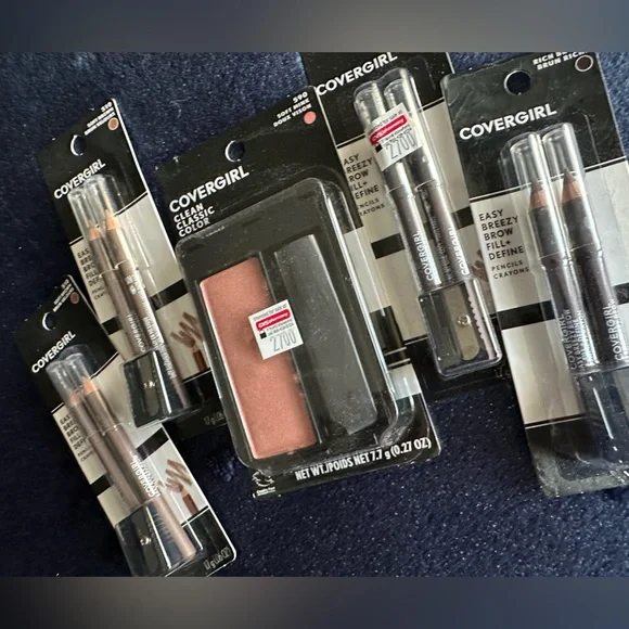 **BUNDLE**   Cover girl bundle. All New Items 🖤  MAKEUP #1 - Picture 13 of 13